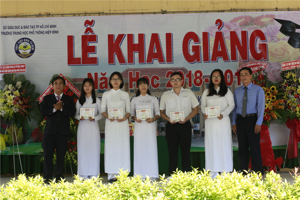 KHEN THUONG HOC SINH DAT DIEM CAO TRONG KY THI THPT QUOC GIA 2018.JPG